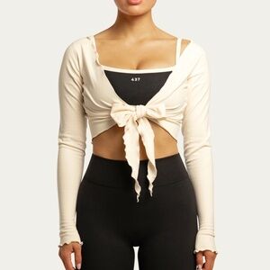 437 THE WRAP TOP / CREAM M